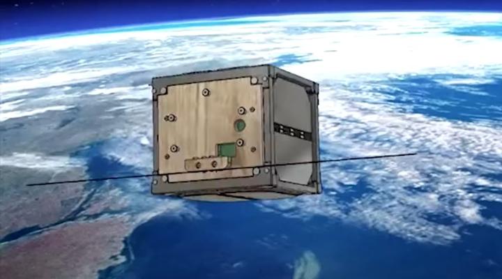 LignoSat - pierwszy wykonany z drewna satelita na orbicie - wizualizacja (fot. kadr z filmu na youtube.com)