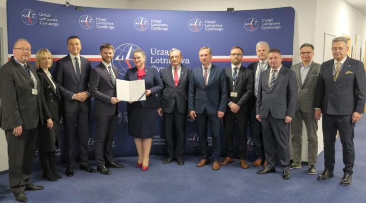 Odebranie certyfikatu uprawniającego PANS w Chełmie do utworzenia organizacji szkolącej kontrolerów ruchu lotniczego ATCO TO (fot. PANS w Chełmie)