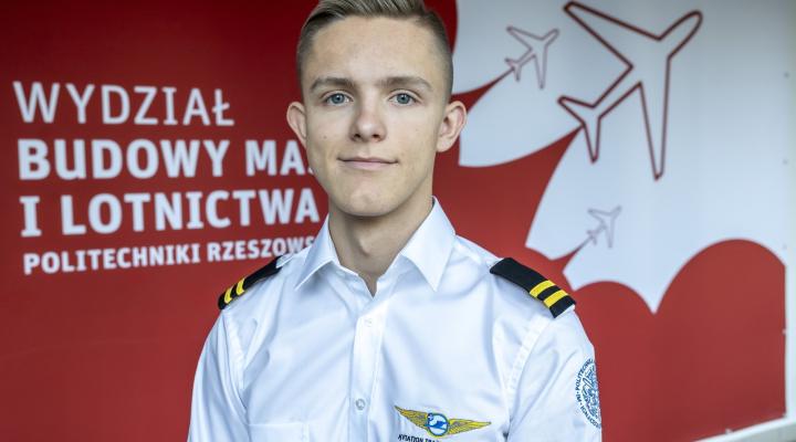 Szymon Parys, student Wydziału Budowy Maszyn i Lotnictwa na kierunku lotnictwo i kosmonautyka (fot. B. Motyka)