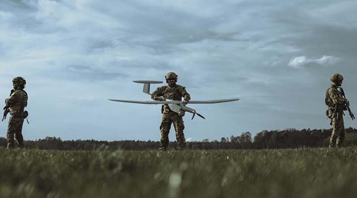FlyEye w użyciu żołnierza (fot. WB Electronics)