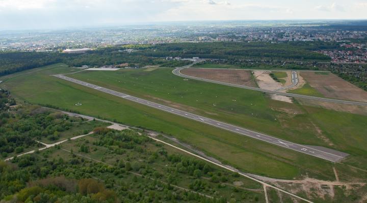 Lotnisko Białystok-Krywlany - widok z góry (fot. Marcin Jakowiak, UM Białystok)