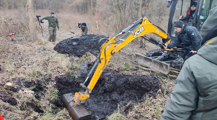 Poszukiwanie szczątków samolotu PZL.23 Karaś z 55 Eskadry Liniowej 5 Pułku Lotniczego w Lidzie (fot. Jakub Mitek, MSP)