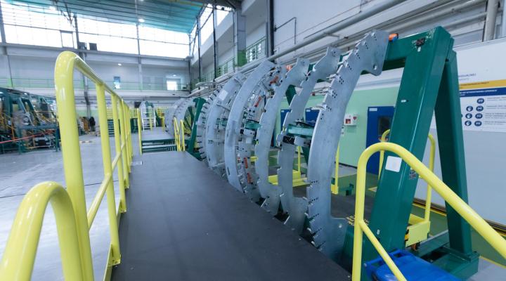 Produkcja elementów do centralnej sekcji kadłuba średniego taktycznego samolotu transportowego C295M (fot. Airbus Poland)