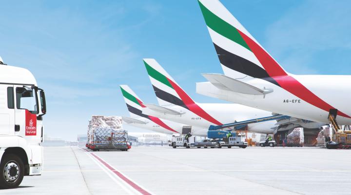 Emirates SkyCargo - samoloty na płycie lotniska (fot. Emirates)