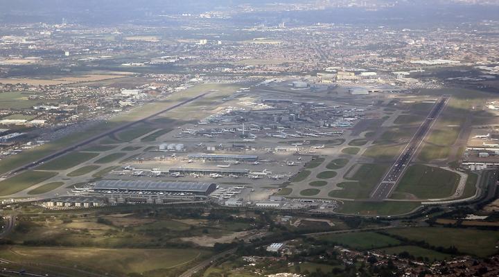 Port lotniczy Londyn-Heathrow - widok z góry (fot. Konstantin Von Wedelstaedt, GFDL 1.2, Wikimedia Commons)