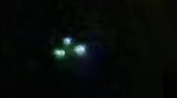 Tajemniczy dron nad New Jersey w nocy (fot. kadr z filmu na youtube.com)
