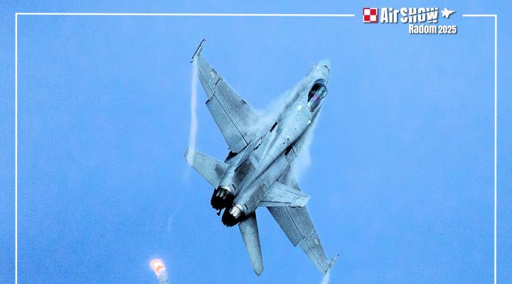 Fiński F-A-18 Hornet Display Team jako gwiazda AirSHOW Radom 2025 (fot. Międzynarodowe Pokazy Lotnicze AIR SHOW Radom)