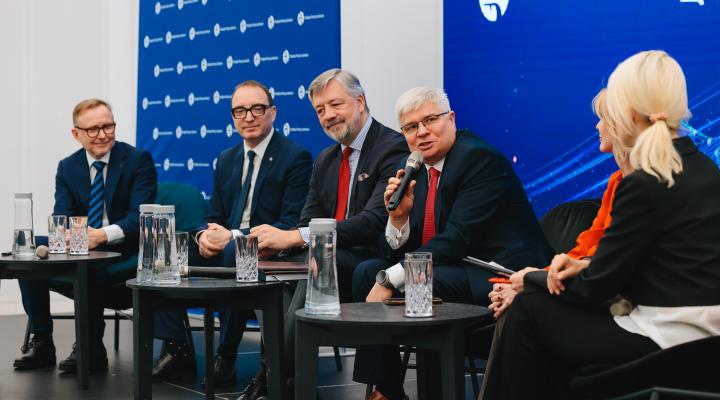 Konferencja poświęcona podsumowaniu 2024r. na polskich lotniskach i wyzwaniom przed jakimi stoi infrastruktura lotnicza (fot. Mikołaj Żurkowski)