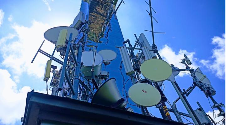 Liwocz Maszt telekomunikacyjny miejsce odbiornika LiveATC i ADS-B