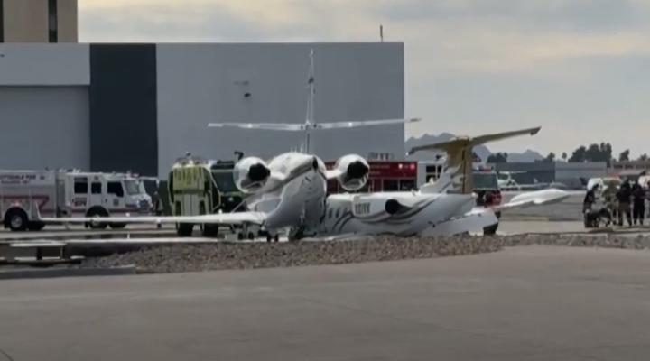 Miejsce zderzenia samolotów Learjet 35A i Gulfstream G200 na lotnisku w Arizonie (fot. kadr z filmu na youtube.com)