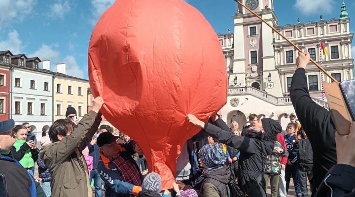 Regionalne Zawody Modeli Balonów na Ogrzane Powietrze w Zamościu (fot. sml.zamosc.pl)