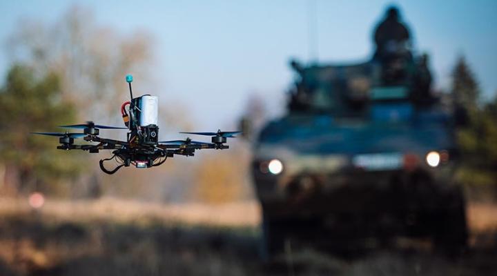 Szkolenie z użycia komercyjnych dronów do rozpoznania i rażenia celów (fot. szer. Aneta Lewoń)