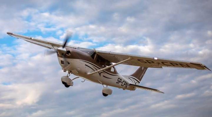 Cessna 206H, fot. lotnik_org