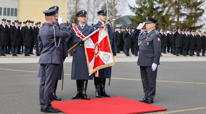 Przekazanie obowiązków dowódcy 32. Bazy Lotnictwa Taktycznego (fot. Ministerstwo Obrony Narodowej)