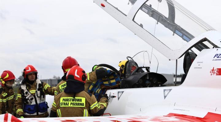 Ćwiczenia służb na lotnisku w Mielcu, fot. nowiny24