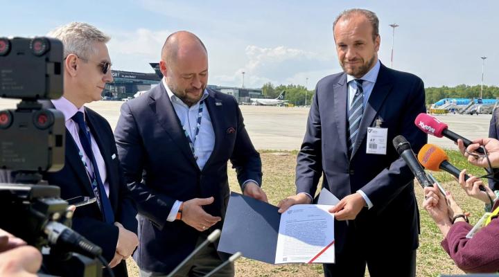 Briefing prasowy dot. przełożeniu potoku Olszanickiego - jednej z inwestycji środowiskowych realizowanych na terenie Krakow Airport (fot. Krakow Airport)