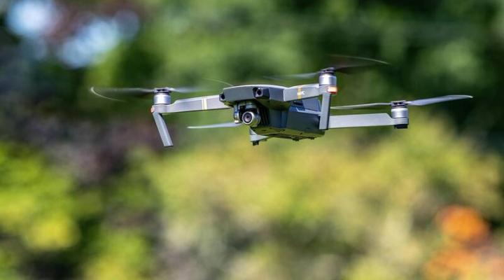 Dron w locie (fot. Politechnika Wrocławska)