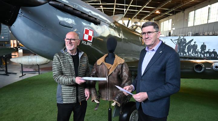 Kurtka lotnicza pilota spitfire'a Narcyza Dajdy przekazana w darze dla Muzeum Lotnictwa Polskiego w Krakowie (fot. Muzeum Lotnictwa Polskiego)