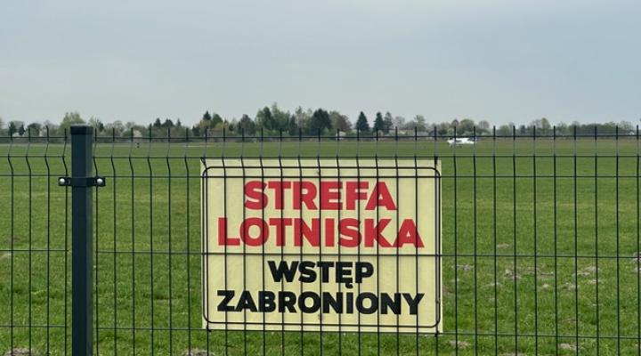 Ogrodzone lotnisko EPPT (fot. Aeroklub Ziemi Piotrkowskiej)