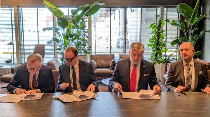 Polskie Porty Lotnicze, Centralny Port Komunikacyjny oraz Polish Airports Academy podpisały strategiczne porozumienie na rzecz rozwoju kompetencji w branży lotniczej (fot. PPL)