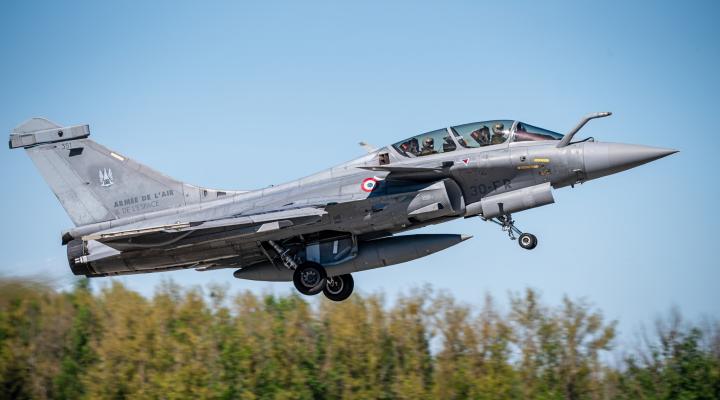Rafale francuskich Sił Powietrznych - start (fot. Dowództwo Generalne RSZ)