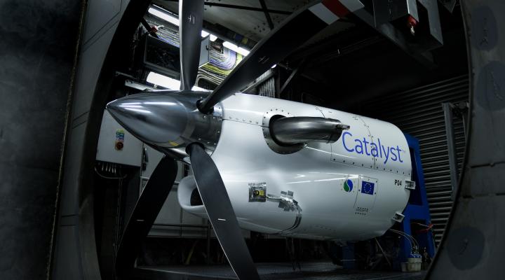 Silnik turbośmigłowy Catalyst w komorze testowej w zakładzie Avio Aero w Pradze (fot. GE Aerospace)