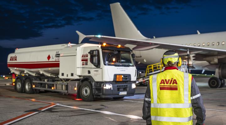 Unimot Aviation tankuje paliwo lotnicze SAF w Porcie Lotniczym Katowice (fot. Piotr Adamczyk)