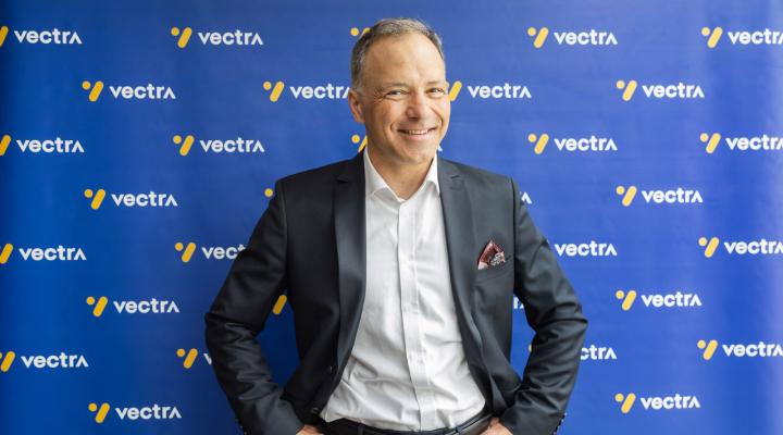 Vectra sponsorem głównym Sebastiana Kawy - 18-krotnego Mistrza Świata w szybownictwie (fot. Vectra)