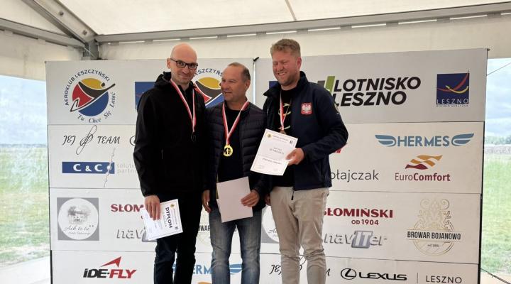 23. Szybowcowe Mistrzostwa Polski w klasie Klub A w Lesznie - podium (fot. Glide&Race Leszno, Facebook)