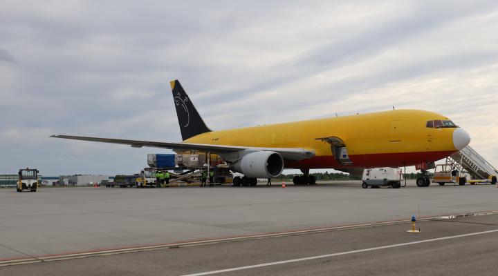 Boeing 767-200F należący do linii Sky Taxi na lotnisku Rzeszów-Jasionka (fot. Port Lotniczy Rzeszów-Jasionka)