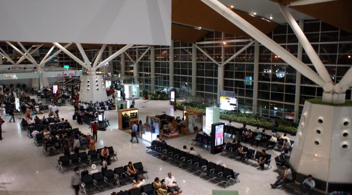 Międzynarodowy Port Lotniczy im. Indiry Gandhi, New Delhi, Indie - Terminal 1D (fot. Kondephy, CC BY-SA 3.0, Wikimedia Commons)