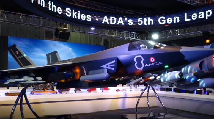 Model myśliwca stealth dla programu Advanced Medium Combat Aircraft (AMCA) (fot. Ministry of Defence, Government of India)