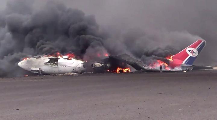 Płonący A320 linii Yemenia Airways, fot. AFP