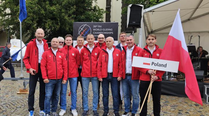 39. Szybowcowe Mistrzostwa Świata w czeskim Taborze - polska drużyna (fot. Jacek Dankowski)