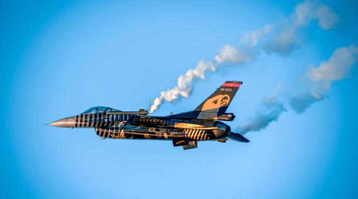 F-16 Solo Turk, fot. Odlotowe Suwałki.