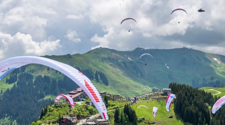 Red Bull X-Alps - zawodnicy w locie (fot. Red Bull X-Alps)
