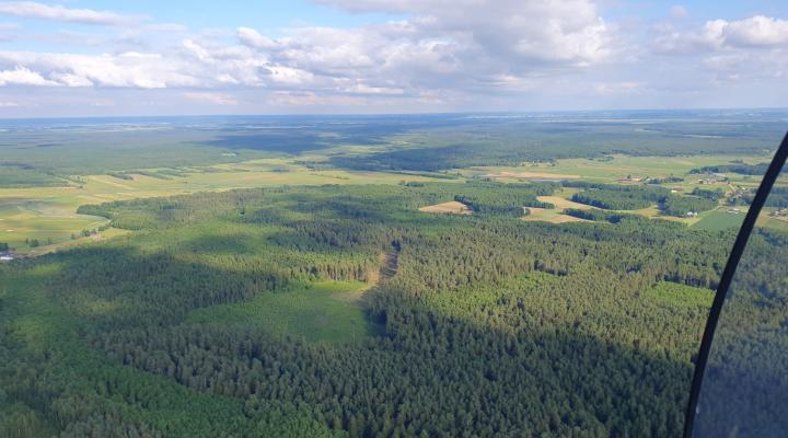 Widok z kabiny samolotu general aviation podczas lotu trasowego, fot. Artur Caban