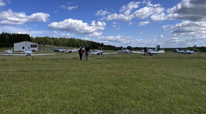 XV Międzynarodowy Rajd po Lotniskach Warmii i Mazur na lotnisku w Kikitach (fot. Lotnisko Wilamowo EPKE)