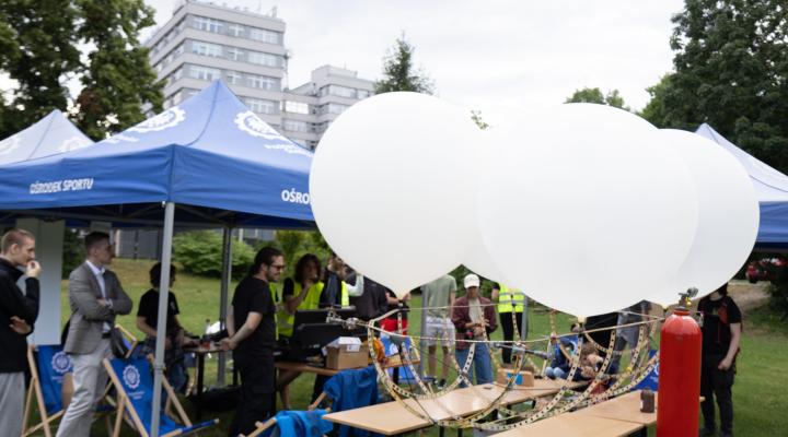 Autorski sterowiec skonstruowany przez członków Studenckiego Koła Naukowego SpaceCoffee przy Politechnice Śląskiej (fot. Politechnika Śląska)2