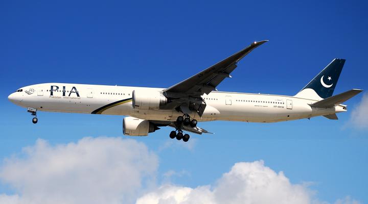 B777-340(ER) należący do Pakistan International Airlines (PIA) (fot. Riik@mctr, CC BY-SA 2.0, Wikimedia Commons)