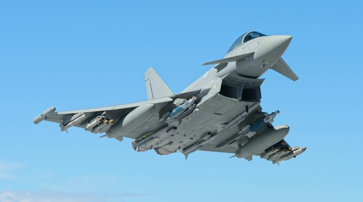Eurofighter Typhoon w locie - widok z dołu (fot. BAE Systems)