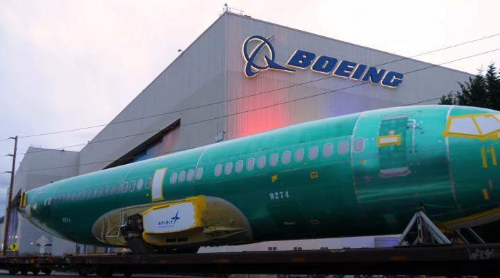 Kadłub Boeinga-737 MAX transportowany pociągiem ze Spirit AeroSystems do Boeinga (fot. The Boeing Company)