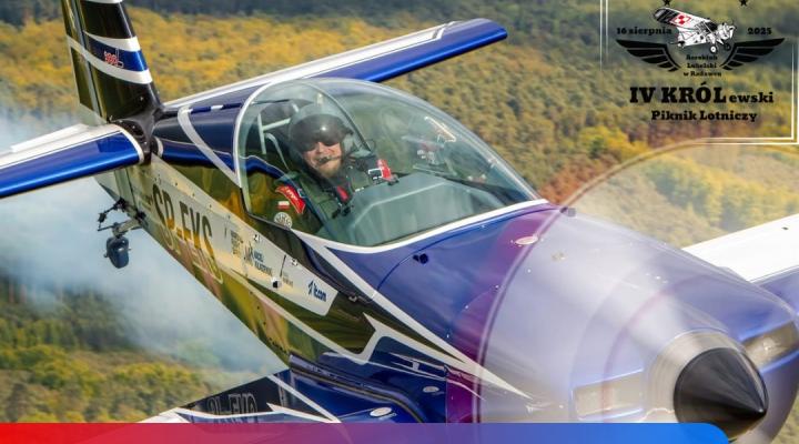 Maciej Kulaszewski za sterami Extra 300LP (fot. KRÓLewski Piknik Lotniczy)