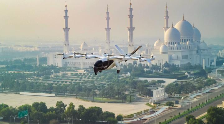 Midnight - samolot VTOL podczas lotu w Abu Zabi (fot. Archer Aviation)