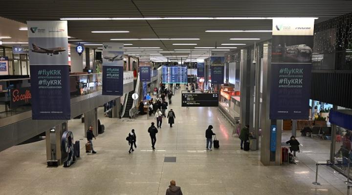 Port Lotniczy Kraków - terminal wewnątrz (fot. Karpacki OSG)