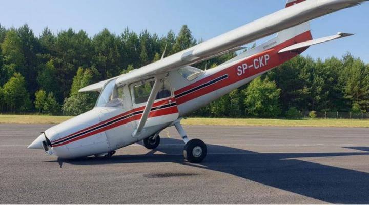 Pozycja samolotu Cessna 152 po zakończonym nieudanym starcie (fot. użytkownik, z raporty PKBWL)