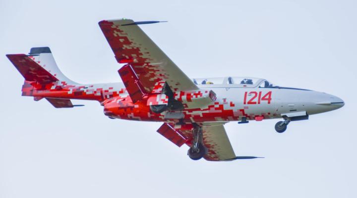 TS‑11 Iskra w locie (fot. Aeroklub Krakowski, Facebook)