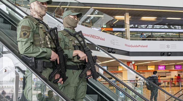 Patrol funkcjonariuszy Grupy Interwencji Specjalnych, fot. strazgraniczna