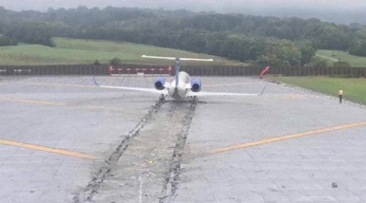 ERJ-145 UNITED po zatrzymaniu się dzięki EMAS, fot. avherald