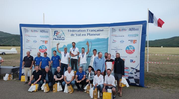 FAI Sailplane Grand Prix - podium i wszyscy uczestnicy (fot. Stanisław Biela)